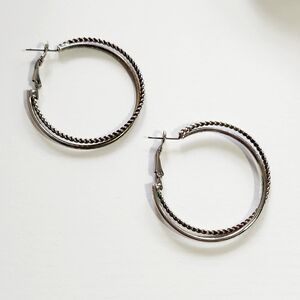 Twisted Double Hoop Unbranded